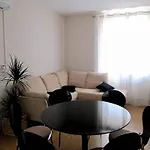アパートメンツ チューダー アパート *